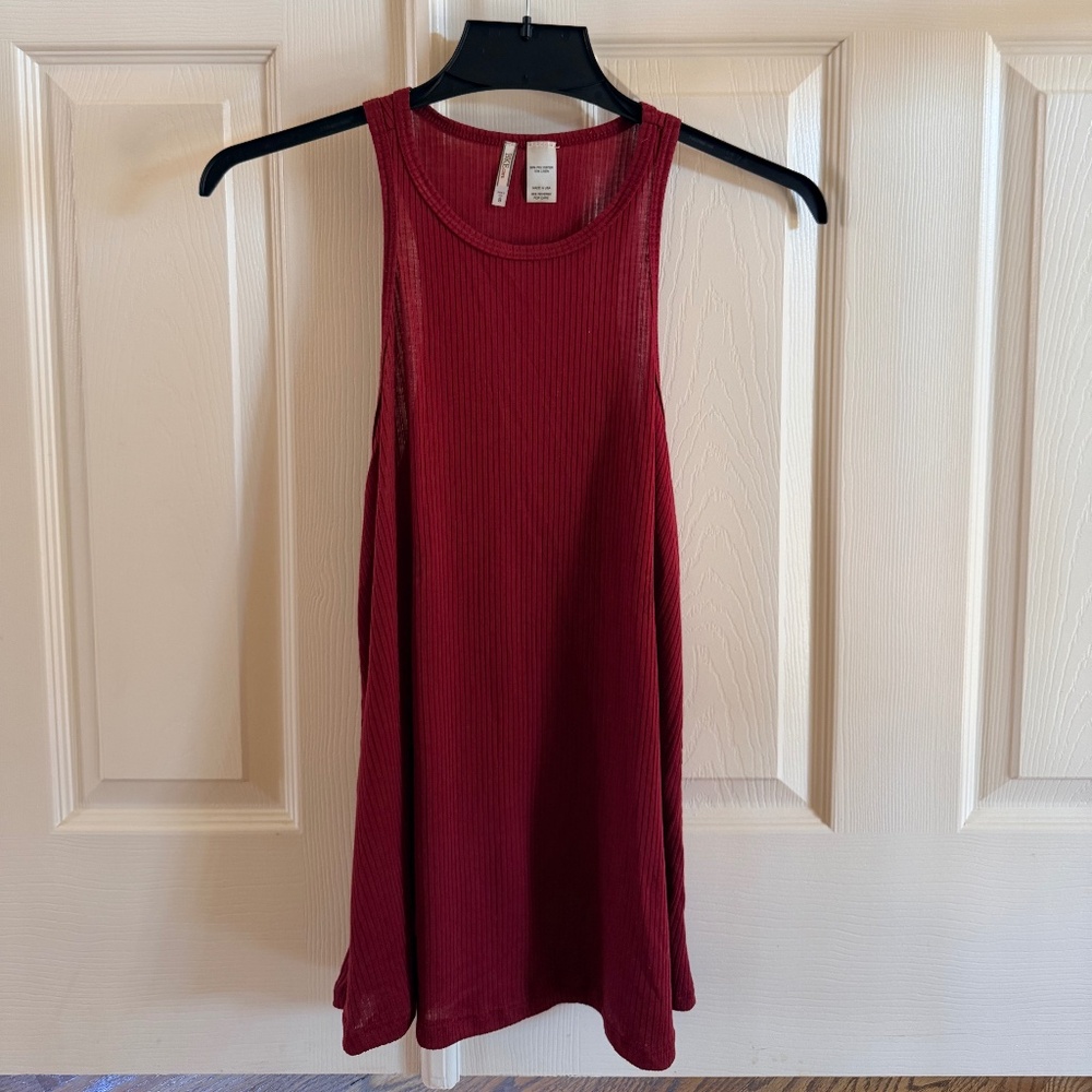 Flowy tunic style racerback tank dark red BKE core S